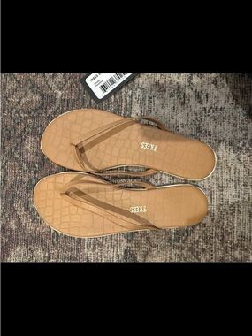 TKEES Women’s Tan Croc-Embossed Flip Flops